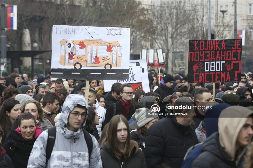 Sırbistan'daki ölümlü kaza sonrası başlayan öğrenci gösterileri sürüyor