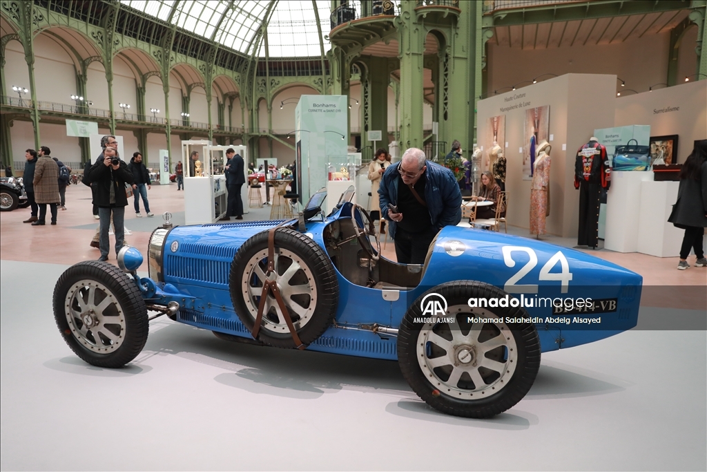 Tarihi "Bonhams Cars", Paris'teki Grand Palais müzesinde müzayede öncesi sergileniyor