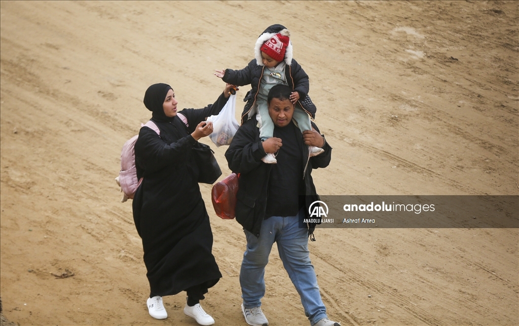 Yerlerinden edilen Filistinlilerin güneyden kuzeydeki evlerine göçü devam ediyor