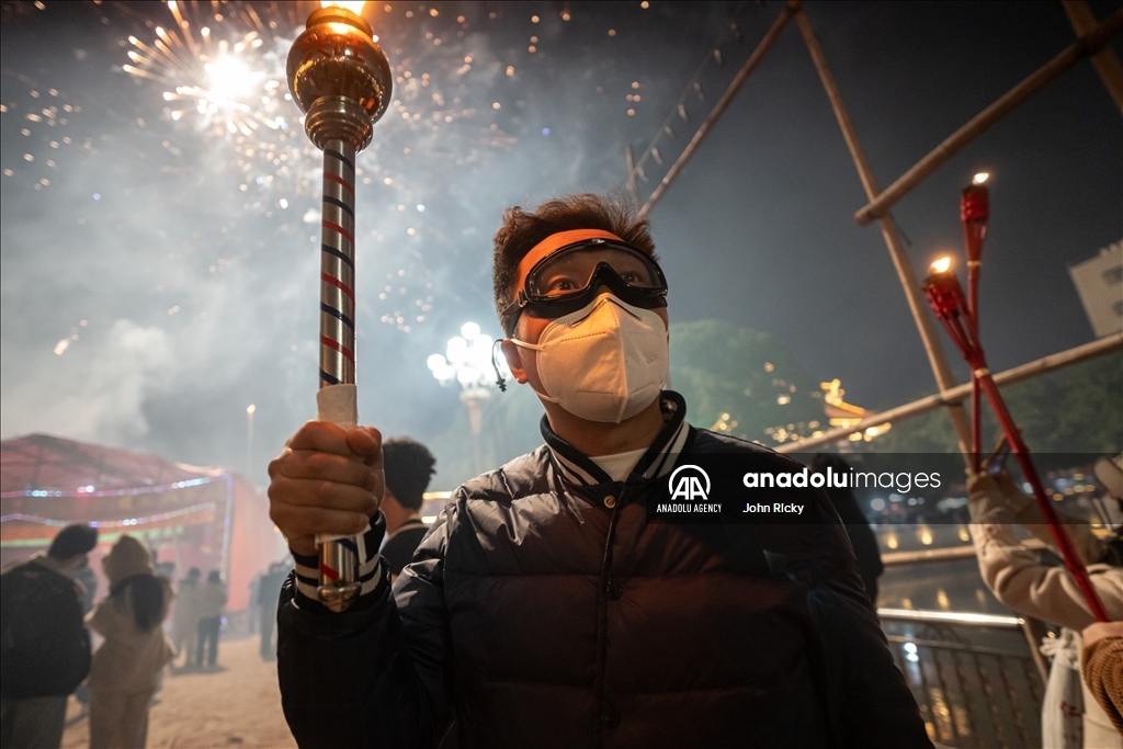 Яркий и самобытный фестиваль Факелов, который проводят жители Китая, принадлежащие к этническому меньшинству Yi (И).