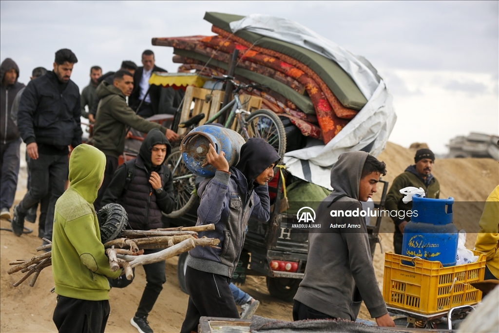 Yerlerinden edilen Filistinlilerin güneyden kuzeydeki evlerine göçü devam ediyor