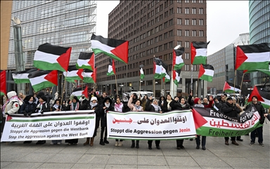 Pro-Palestinian demonstrators in Berlin protest Trump's plan to displace Palestinians