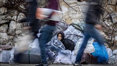 Yerlerinden edilen Filistinlilerin zorlu hava koşullarına rağmen evlerine göçü devam ediyor