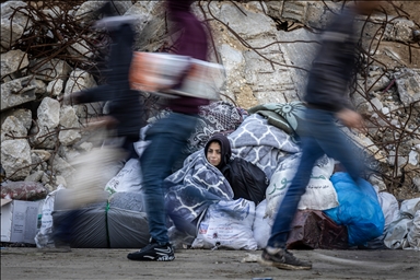 Displaced Palestinians continue to migrate to their homes despite harsh weather conditions