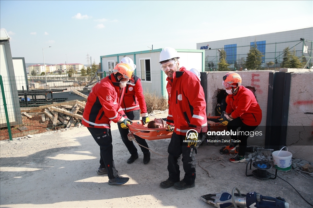 Kahramanmaraş'ta 400 öğretmen aldıkları eğitimle olası afetlere hazırlanıyor