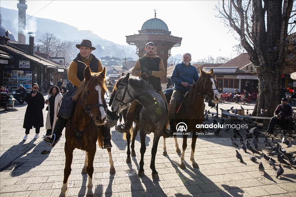 İspanya'dan at sırtında yola çıkan 3 arkadaş hac yolculuğunda Saraybosna'ya ulaştı