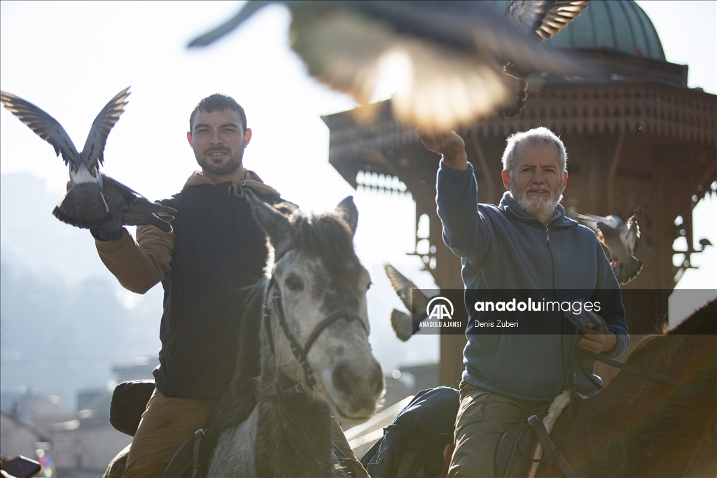 İspanya'dan at sırtında yola çıkan 3 arkadaş hac yolculuğunda Saraybosna'ya ulaştı