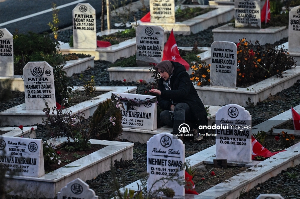 Hatay'da 6 Şubat depreminin yıl dönümünde Narlıca Deprem Mezarlığı ziyaret edildi