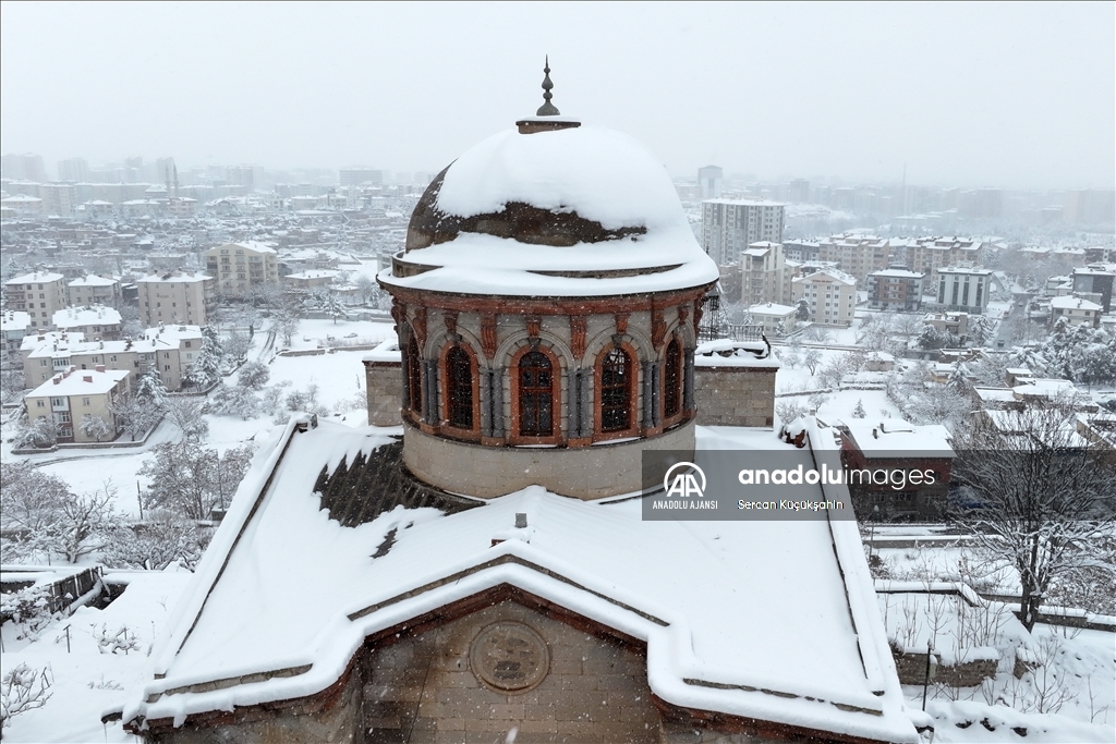 Kayseri'de kar yağışı etkisini sürdürüyor