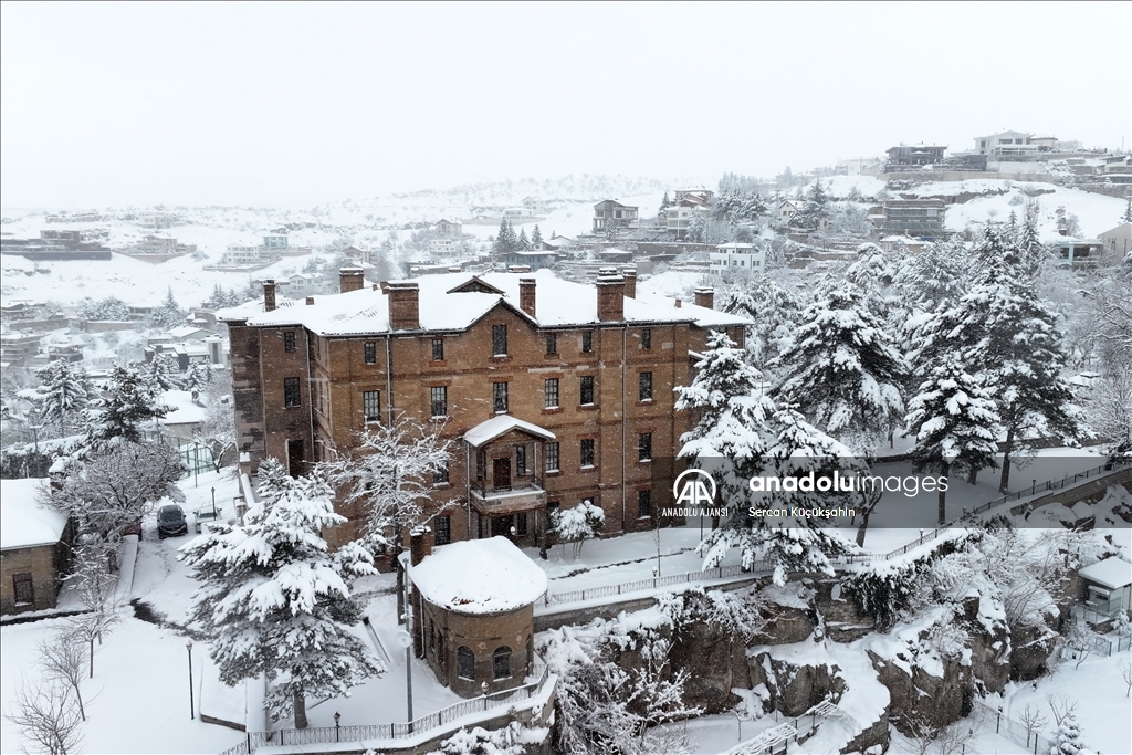 Kayseri'de kar yağışı etkisini sürdürüyor