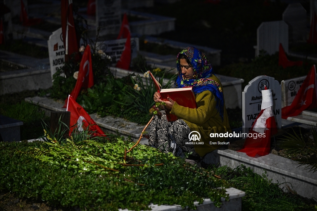 Hatay'da 6 Şubat depreminin yıl dönümünde Narlıca Deprem Mezarlığı ziyaret edildi