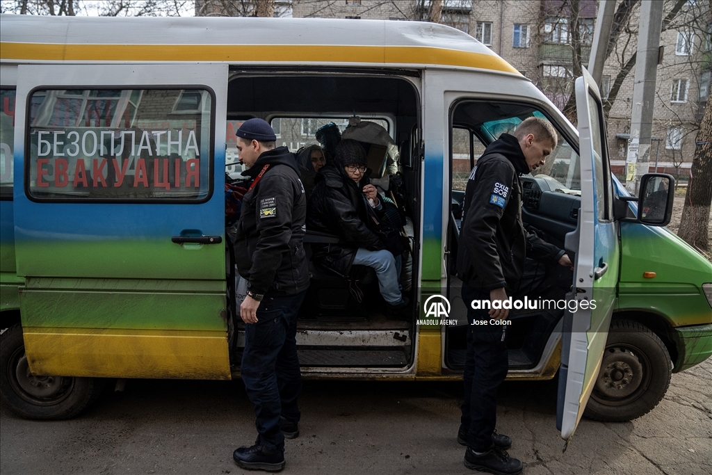 Жителей Донецка эвакуируют в безопасные районы Украины