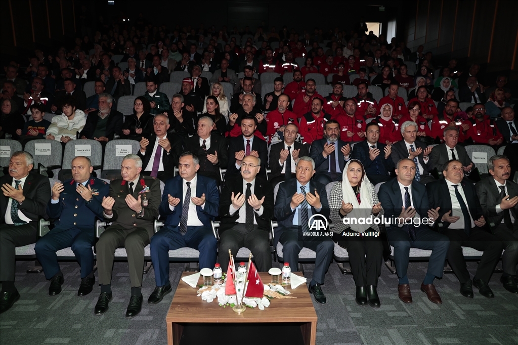 Adana'da depremlerde hayatını kaybedenler dualarla anıldı