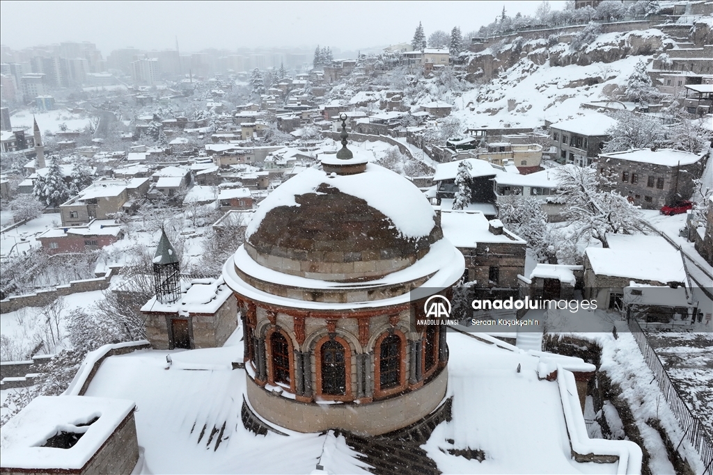 Kayseri'de kar yağışı etkisini sürdürüyor