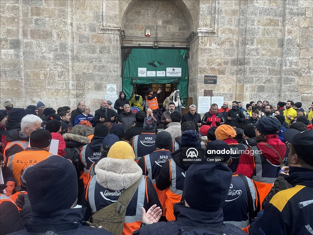 Bursa'da depremde hayatını kaybedenler "sessiz yürüyüş"le anıldı