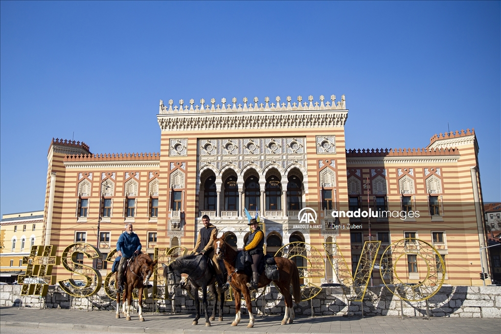 İspanya'dan at sırtında yola çıkan 3 arkadaş hac yolculuğunda Saraybosna'ya ulaştı