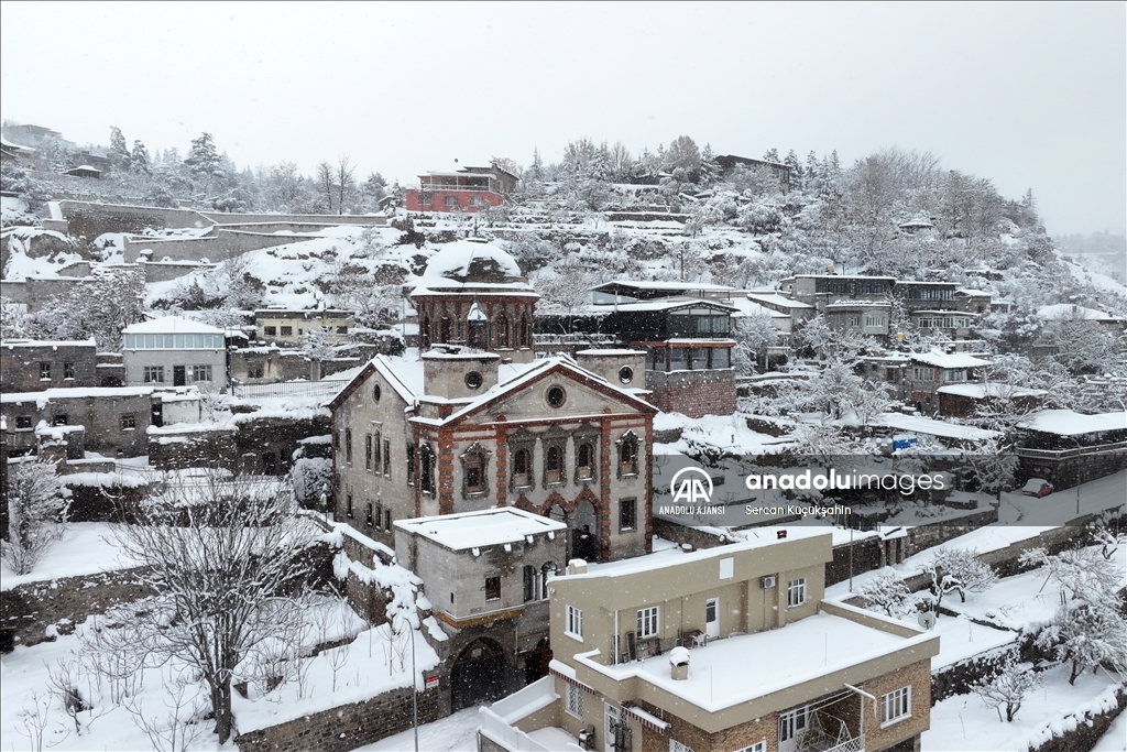 Kayseri'de kar yağışı etkisini sürdürüyor