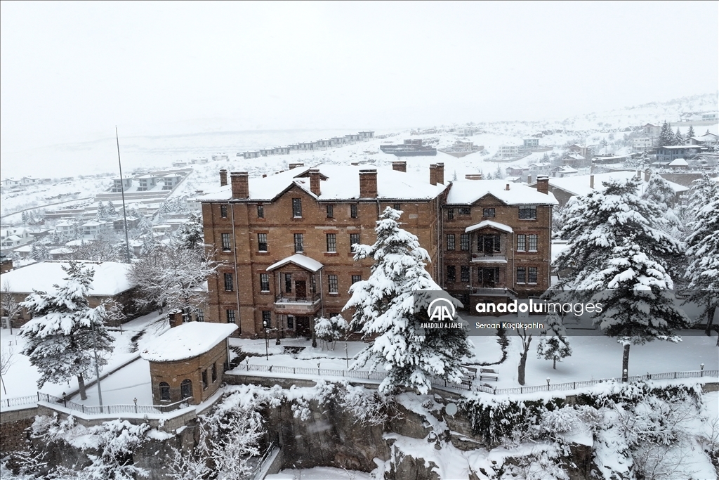 Kayseri'de kar yağışı etkisini sürdürüyor
