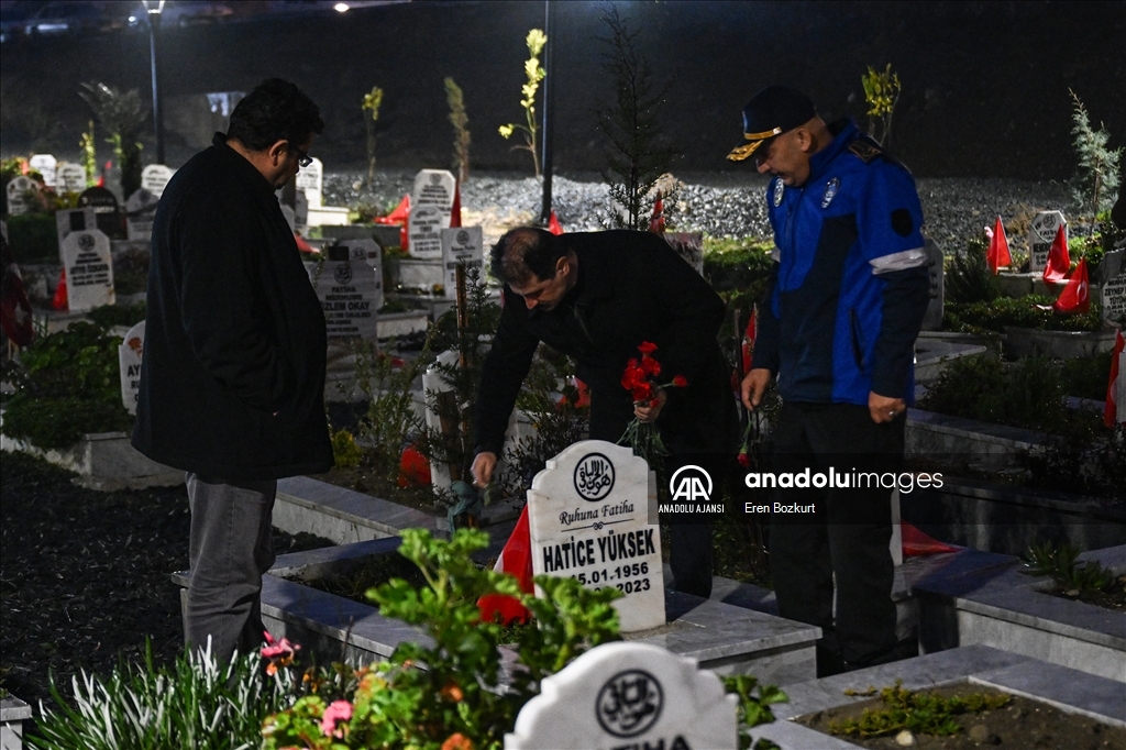 Hatay'da 6 Şubat depreminin yıl dönümünde Narlıca Deprem Mezarlığı ziyaret edildi