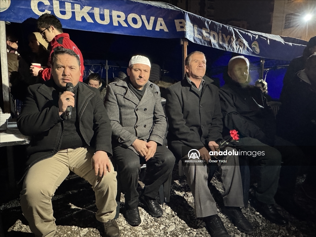 Adana'da, depremde hayatını kaybedenler anıldı