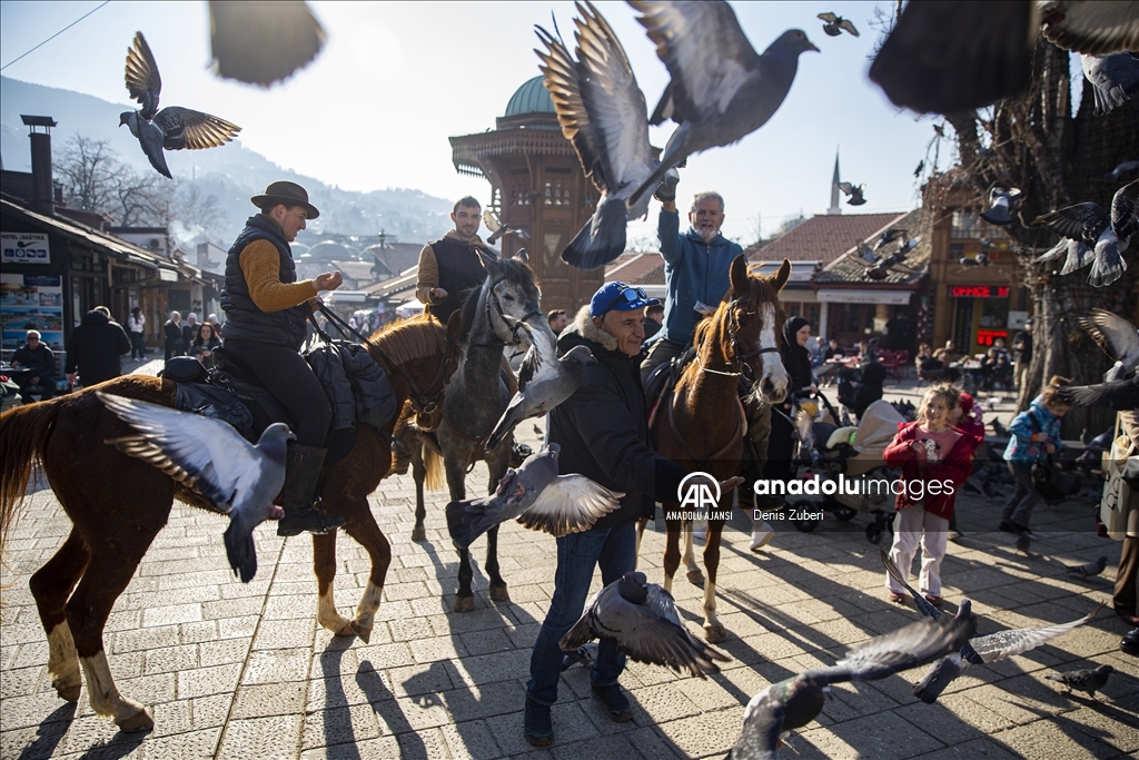 İspanya'dan at sırtında yola çıkan 3 arkadaş hac yolculuğunda Saraybosna'ya ulaştı