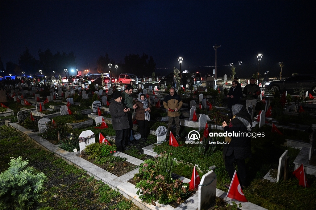 Hatay'da 6 Şubat depreminin yıl dönümünde Narlıca Deprem Mezarlığı ziyaret edildi
