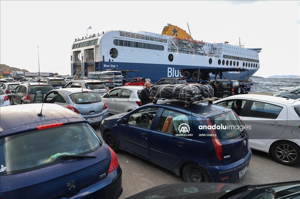 Ege'deki sismik hareketlilik nedeniyle binlerce adalı Santorini'yi terk etti