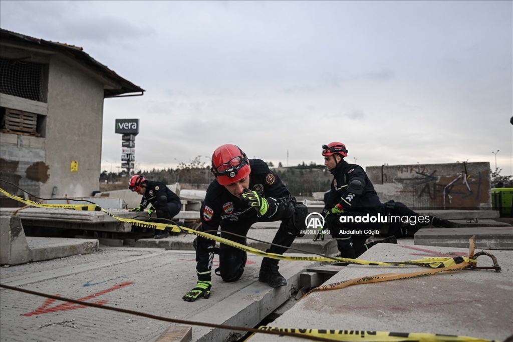 "Asrın felaketi"nde 660 depremzedeyi kurtaran PAK timleri zorlu eğitimden geçiyor