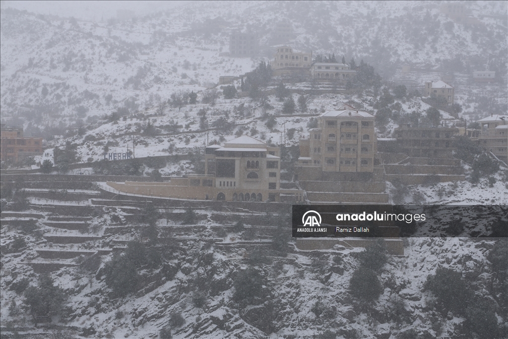 Lübnan'da kar yağışı