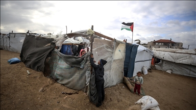 Cold weather conditions in Gaza affect Palestinians staying in tents following ceasefire