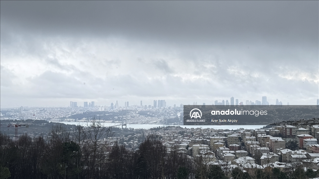 İstanbul'da kar aralıklarla etkisini gösteriyor