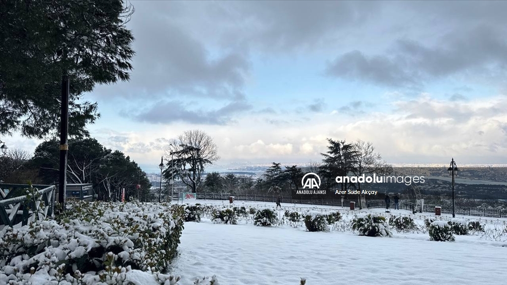 İstanbul'da kar aralıklarla etkisini gösteriyor