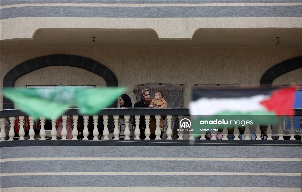 Hamas, Gazze Şeridi'ndeki 3 İsrailli erkek esiri Kızılhaç'a teslim etti