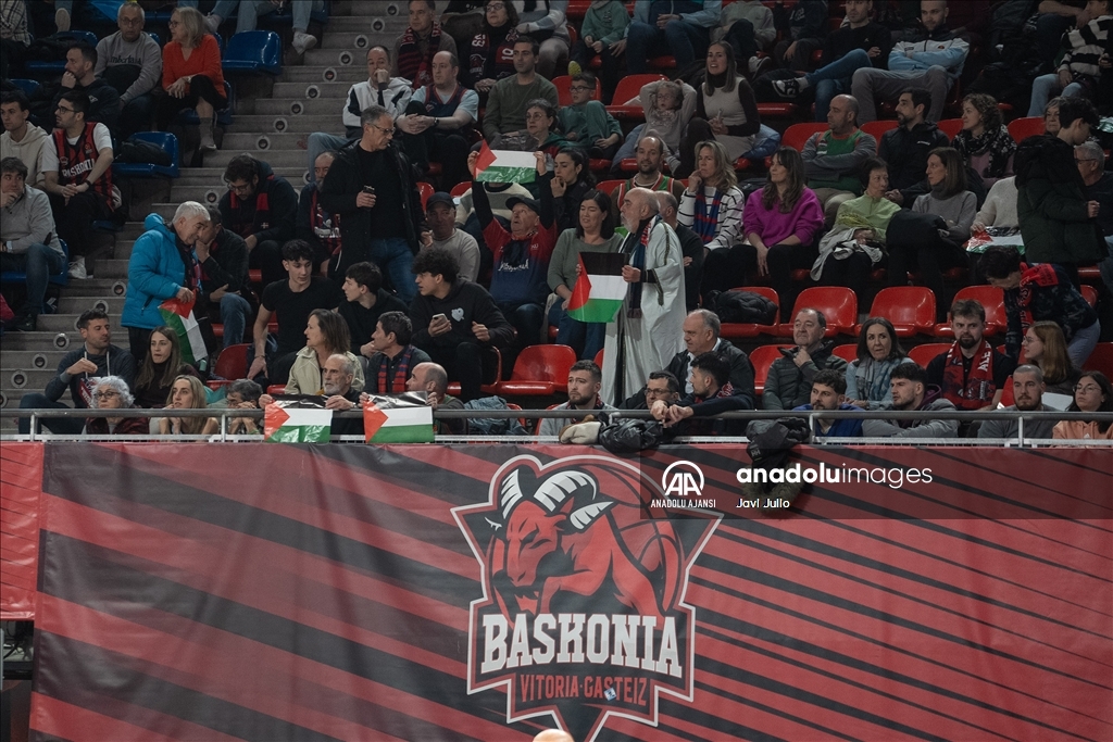 Basklılar Baskonia-Maccabi Tel Aviv basketbol maçında İsrail'i protesto etti