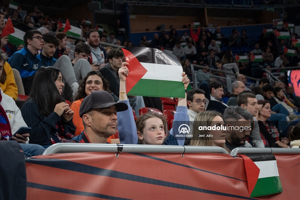 Basklılar Baskonia-Maccabi Tel Aviv basketbol maçında İsrail'i protesto etti