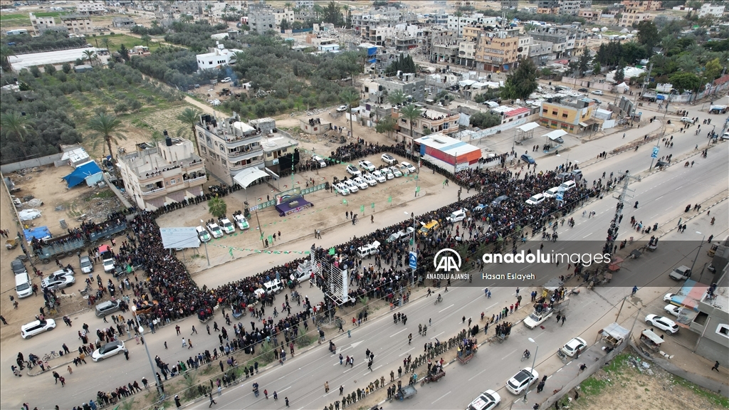 Hamas, Gazze Şeridi'ndeki 3 İsrailli erkek esiri Kızılhaç'a teslim etti