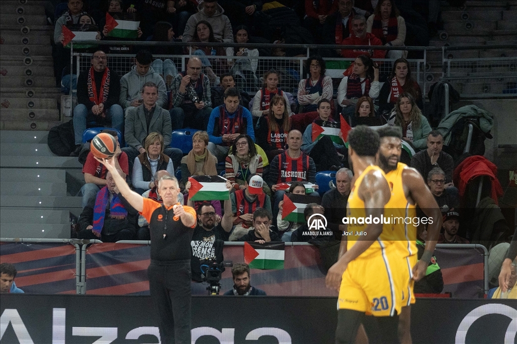 Basklılar Baskonia-Maccabi Tel Aviv basketbol maçında İsrail'i protesto etti