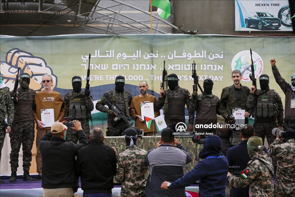 Hamas, Gazze Şeridi'ndeki 3 İsrailli erkek esiri Kızılhaç'a teslim etti