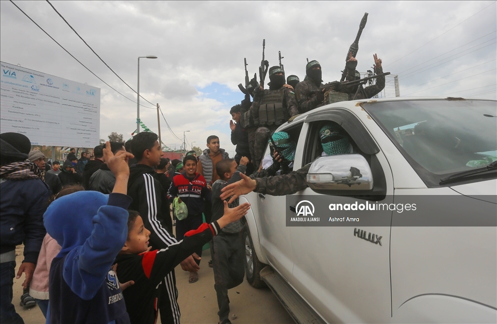 Hamas, Gazze Şeridi'ndeki 3 İsrailli erkek esiri Kızılhaç'a teslim etti