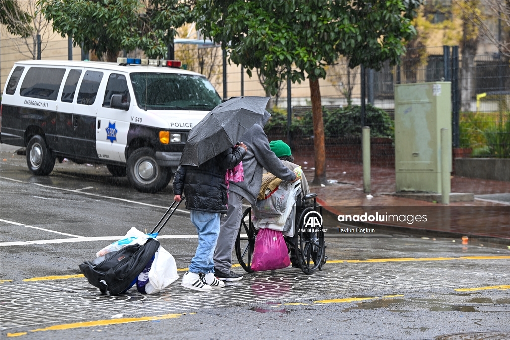 Бездомные в Сан-Франциско продолжают бороться с последствиями дождей
