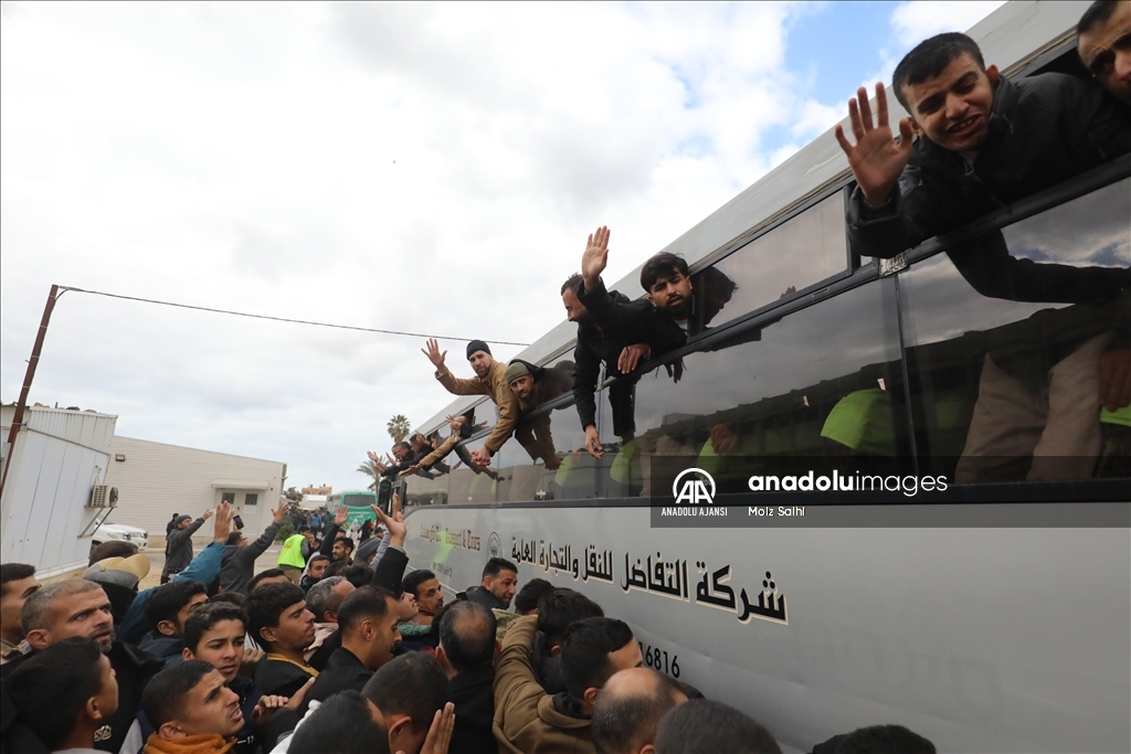 İsrail'in serbest bıraktığı Filistinli esirler, Gazze'deki Avrupa Hastanesi'ne getirildi