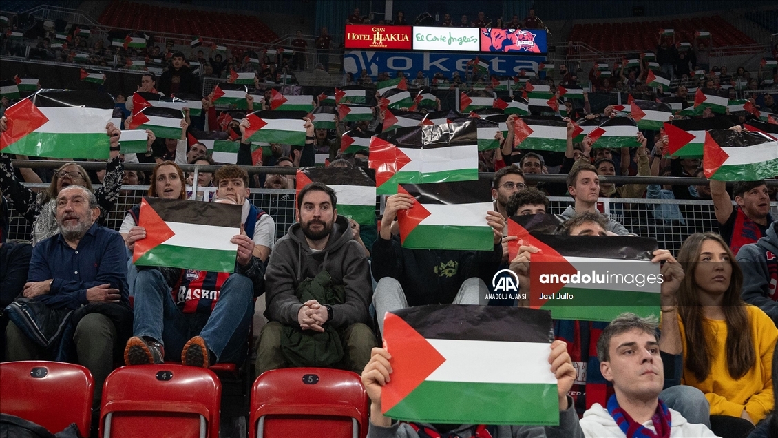 Basklılar Baskonia-Maccabi Tel Aviv basketbol maçında İsrail'i protesto etti