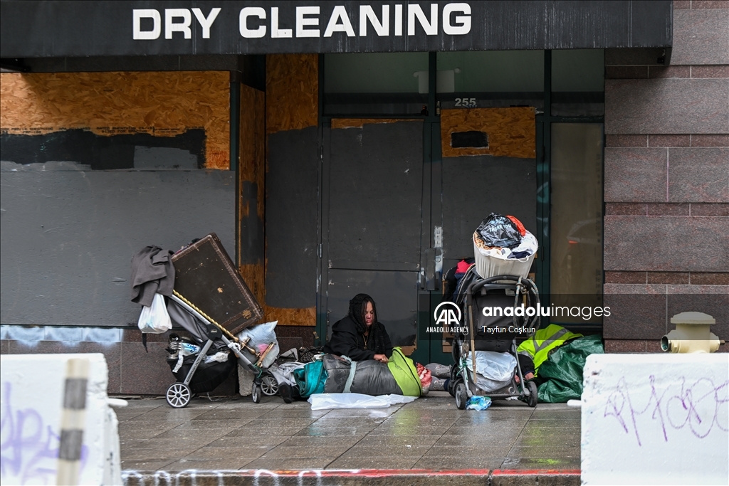 Бездомные в Сан-Франциско продолжают бороться с последствиями дождей