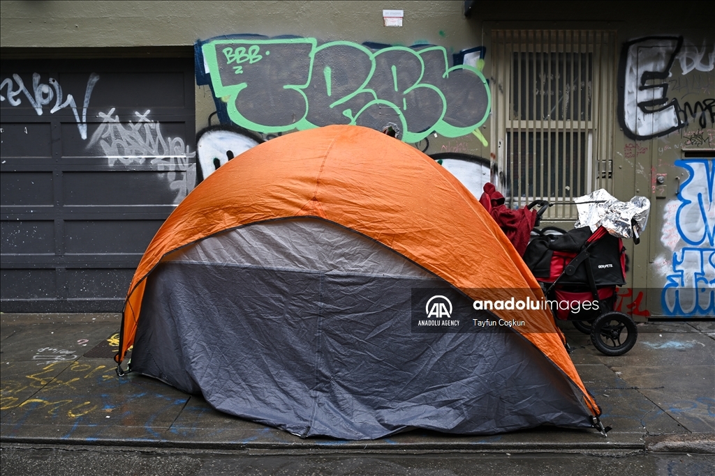 Бездомные в Сан-Франциско продолжают бороться с последствиями дождей