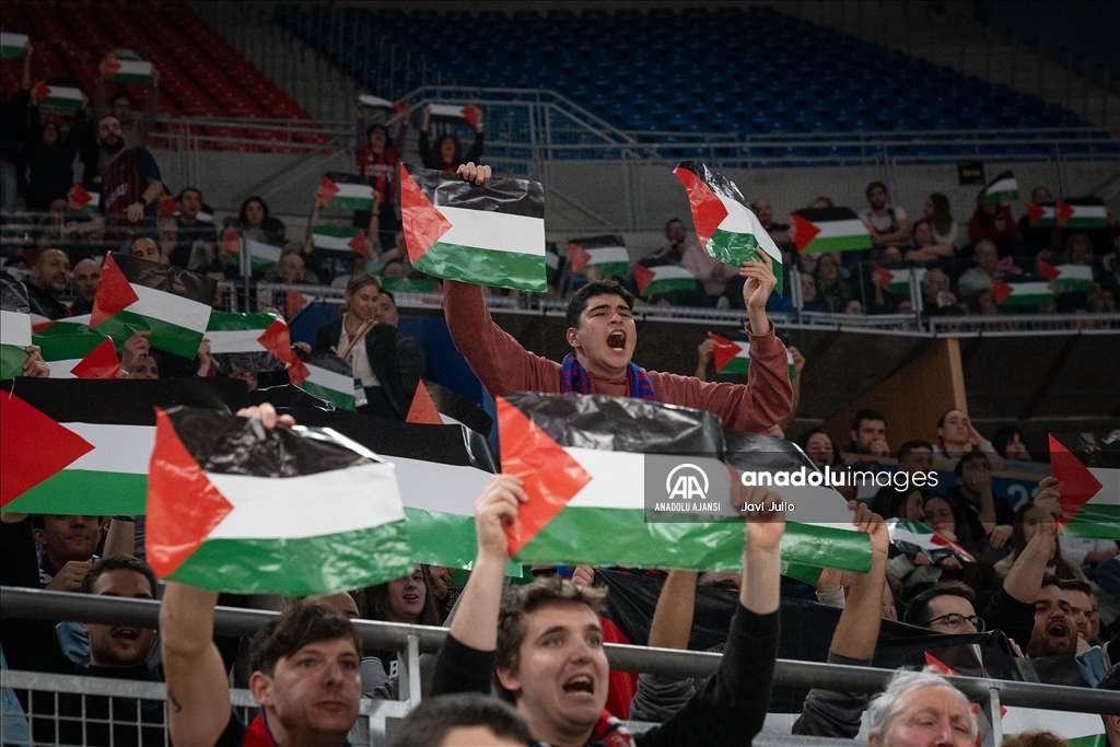 Basklılar Baskonia-Maccabi Tel Aviv basketbol maçında İsrail'i protesto etti