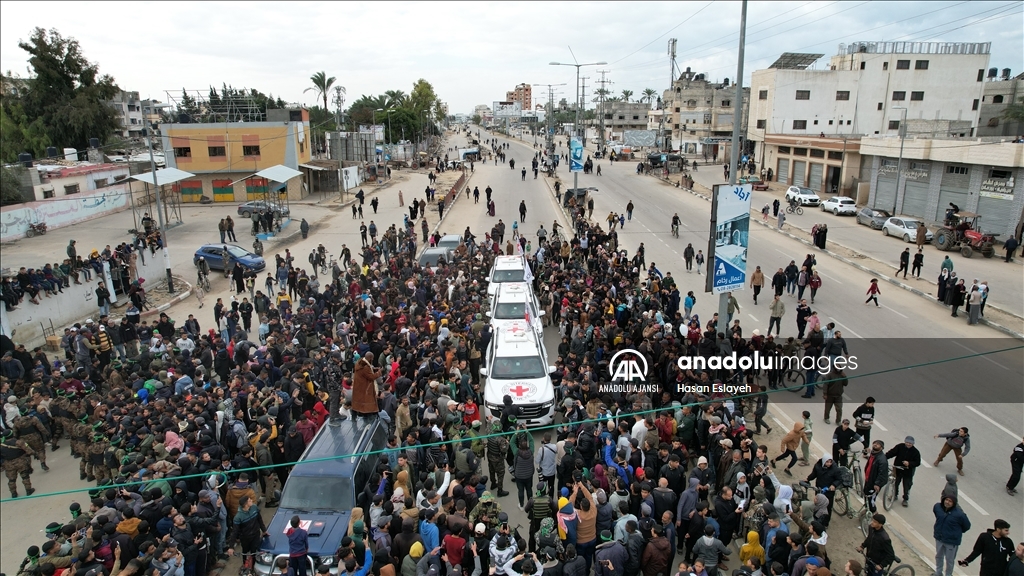 Hamas, Gazze Şeridi'ndeki 3 İsrailli erkek esiri Kızılhaç'a teslim etti