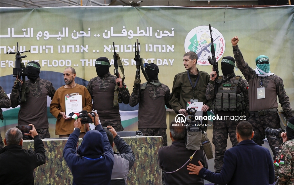 Hamas, Gazze Şeridi'ndeki 3 İsrailli erkek esiri Kızılhaç'a teslim etti