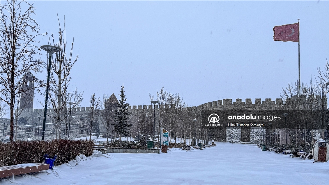 Erzurum'da kar
