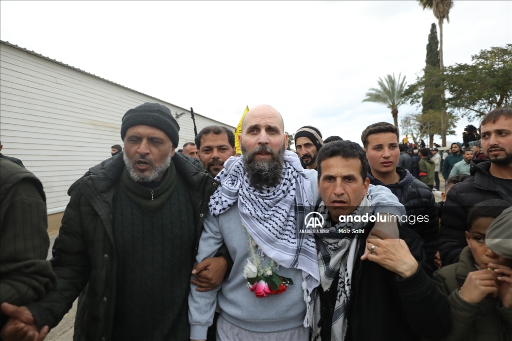 İsrail'in serbest bıraktığı Filistinli esirler, Gazze'deki Avrupa Hastanesi'ne getirildi