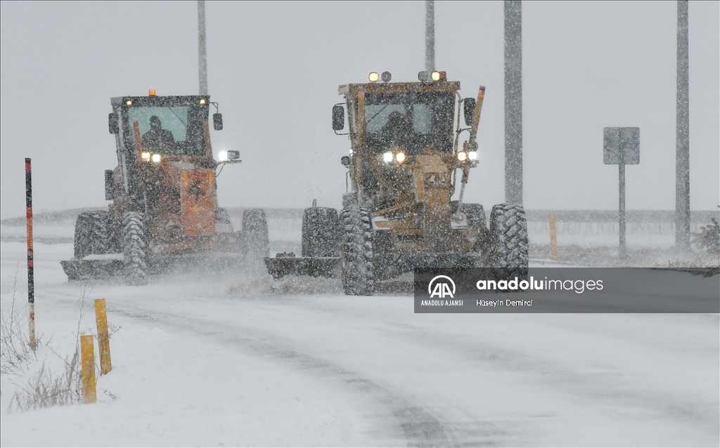 Kars'ta kar yağışı etkili oldu